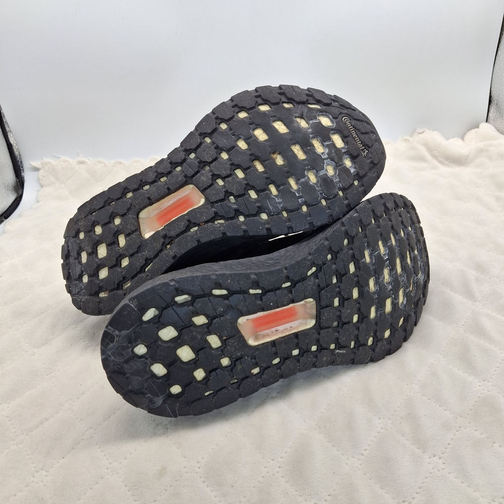 Women's Adidas Ultraboost 20 Running Shoes. Size: 7 - Picture 7 of 15